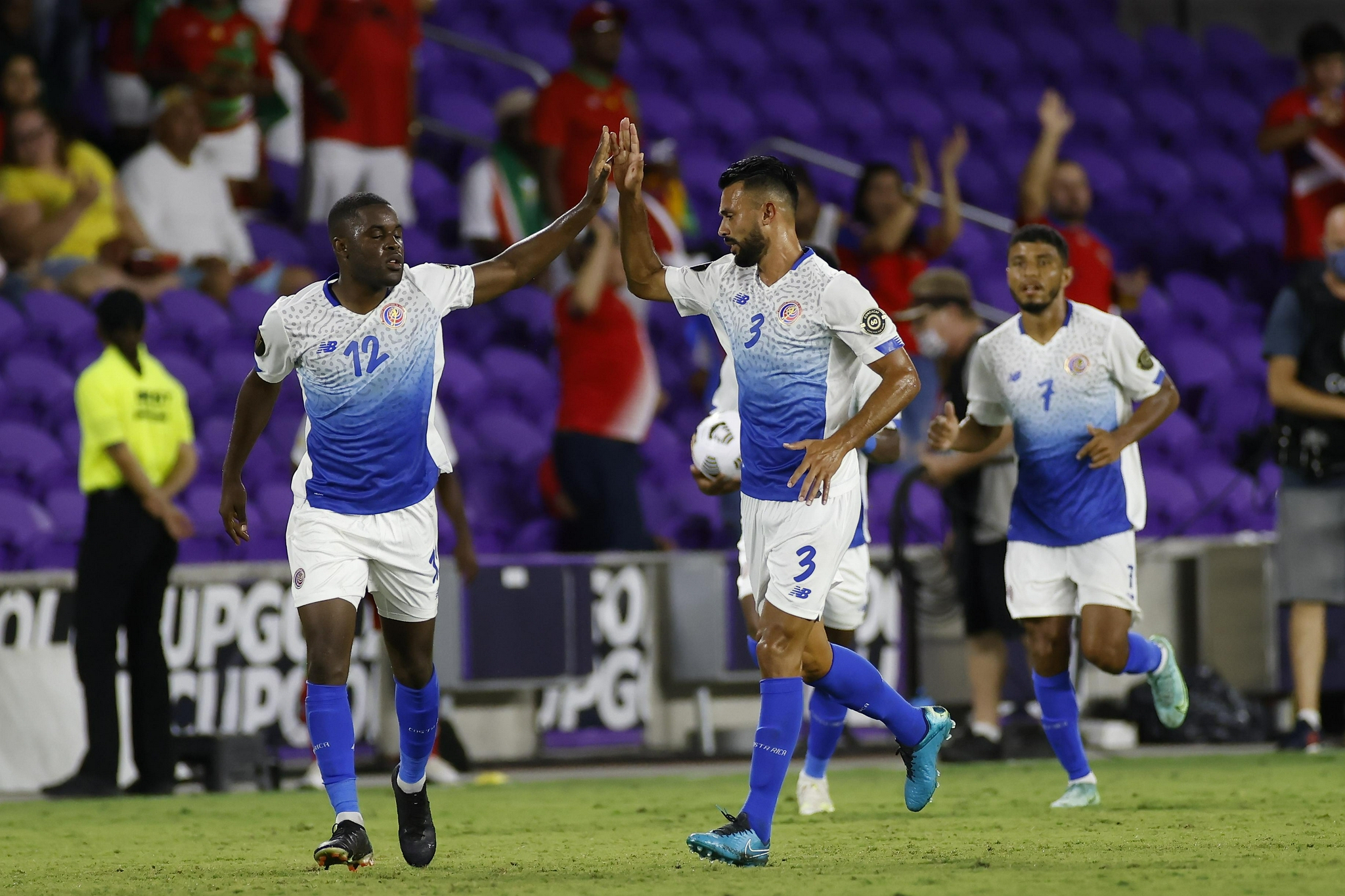 监测简报（欧冠小组赛）苏里南与纽埃赛事直播字幕-专家解析