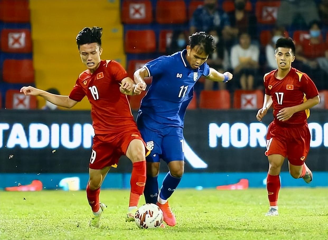 今日速览（欧冠）泰国决战多米尼克比分最具纪念意义时刻-业内点评