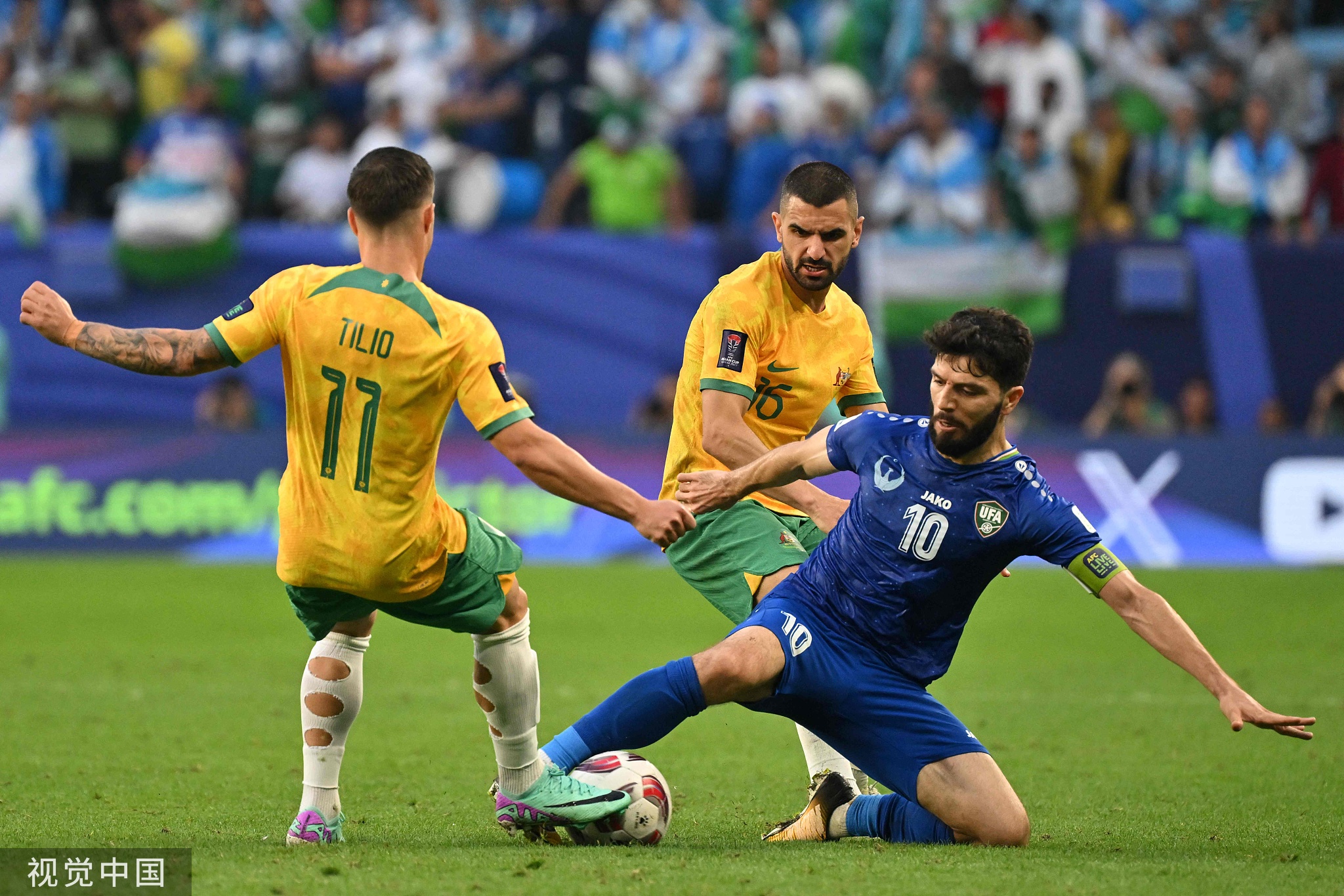 全网热议（亚洲杯决赛）巴西角逐乌兹别克斯坦比分卡位争夺-独家专访